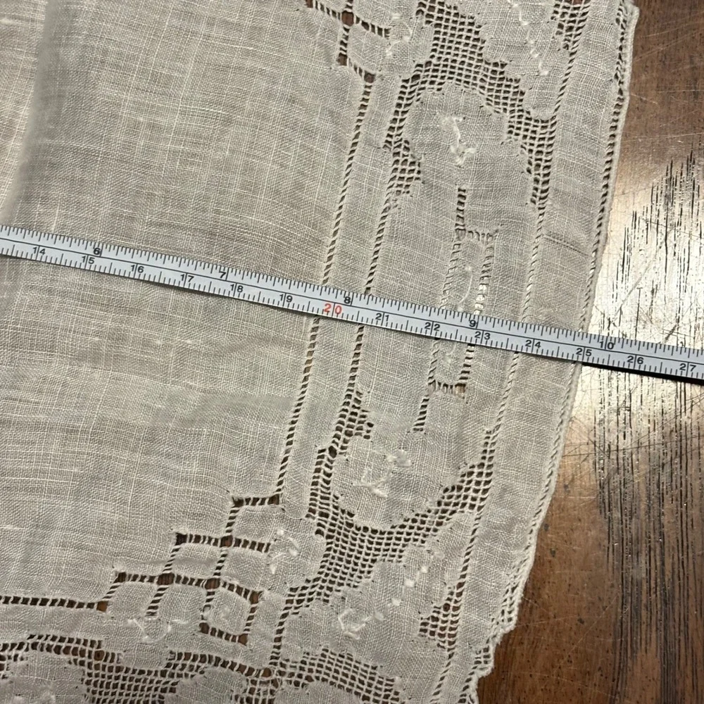Vintage Off White Floral Hand Embroidered Lace Linen Handkerchief 10in Square